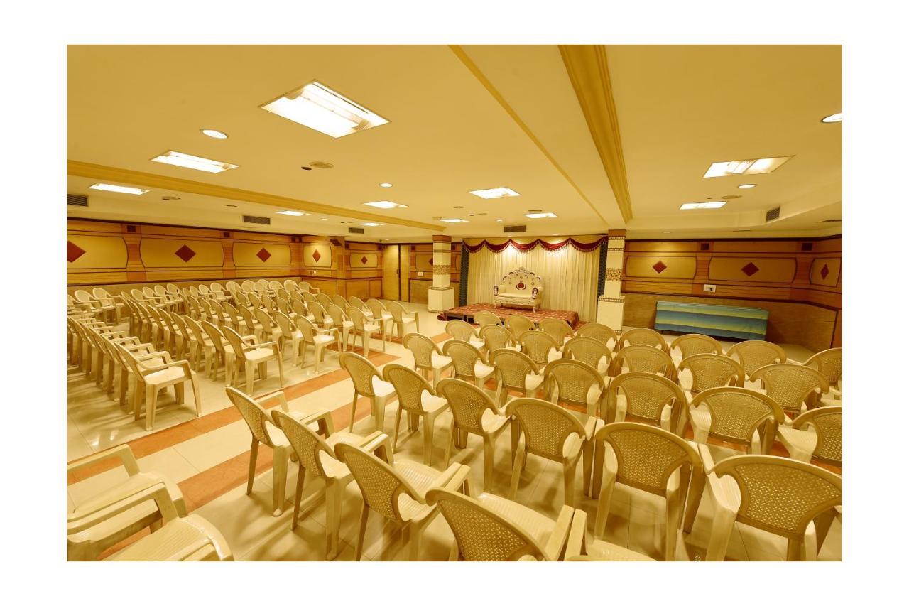 Hotel Mayas Tiruchirappalli Buitenkant foto