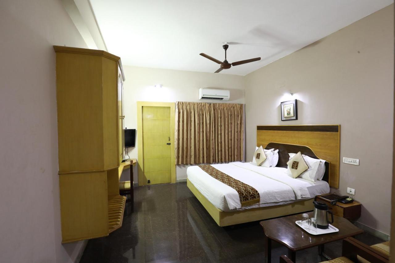 Hotel Mayas Tiruchirappalli Buitenkant foto