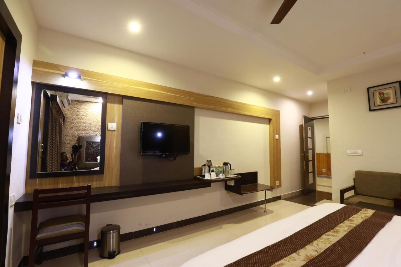 Hotel Mayas Tiruchirappalli Buitenkant foto