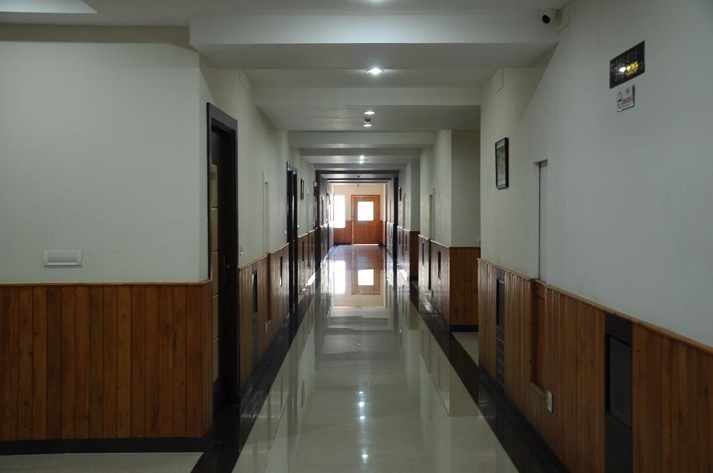 Hotel Mayas Tiruchirappalli Buitenkant foto