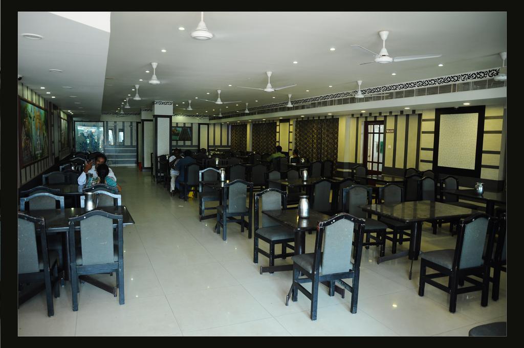 Hotel Mayas Tiruchirappalli Buitenkant foto