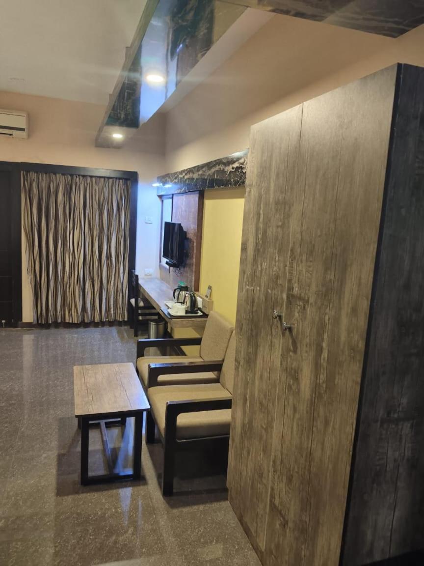 Hotel Mayas Tiruchirappalli Buitenkant foto