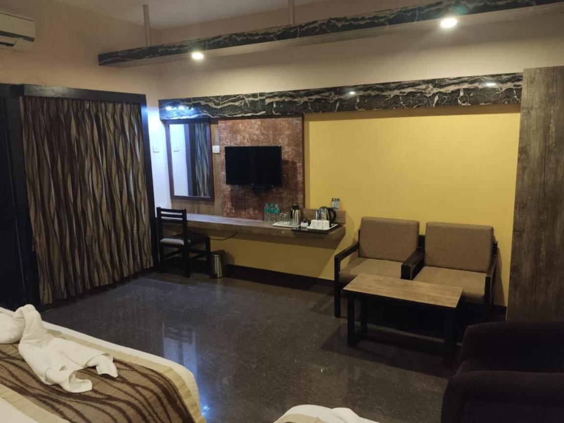 Hotel Mayas Tiruchirappalli Buitenkant foto