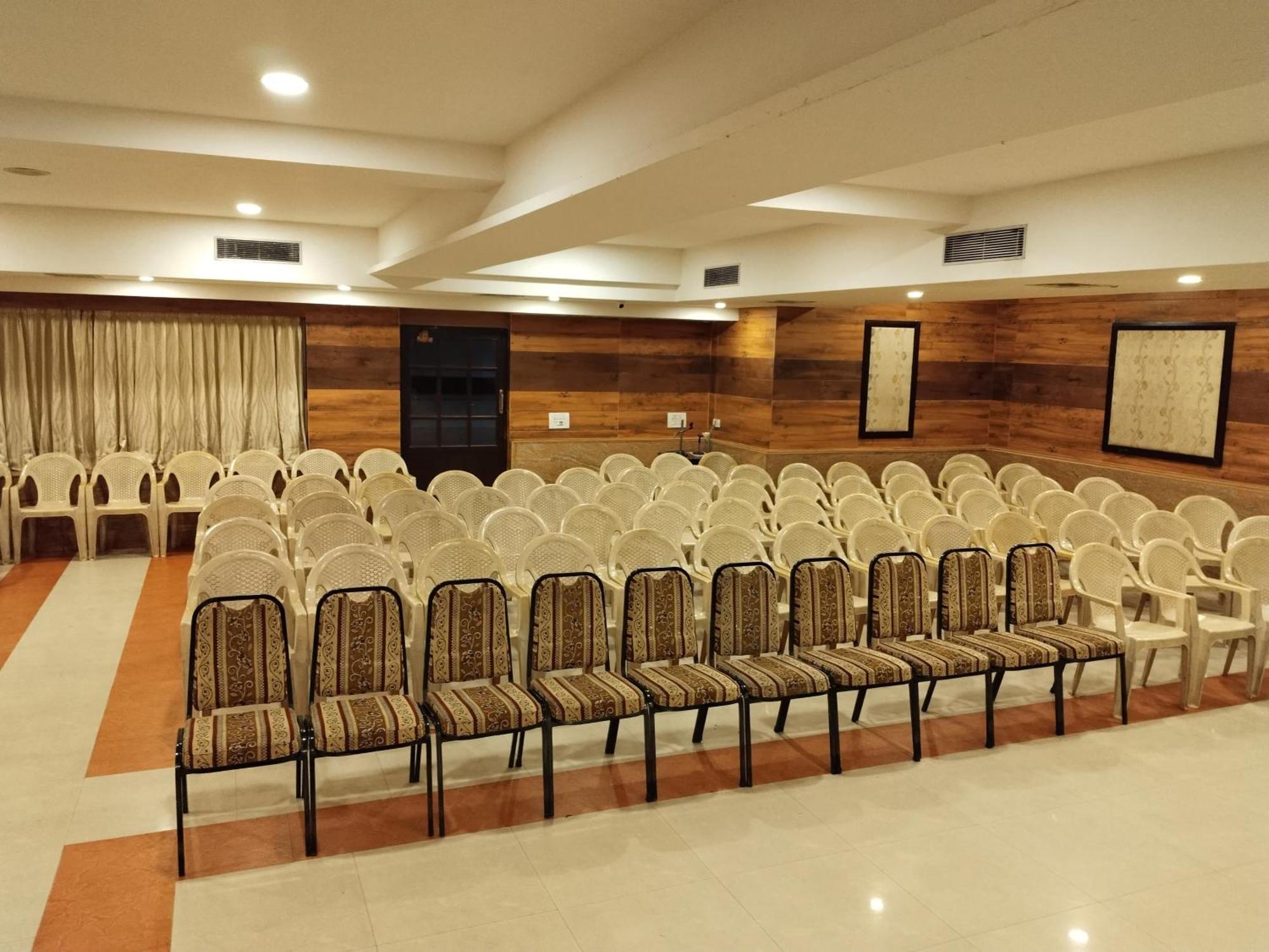 Hotel Mayas Tiruchirappalli Buitenkant foto