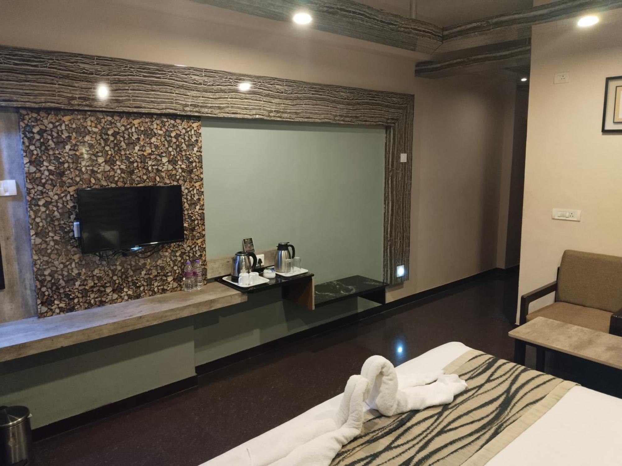 Hotel Mayas Tiruchirappalli Buitenkant foto