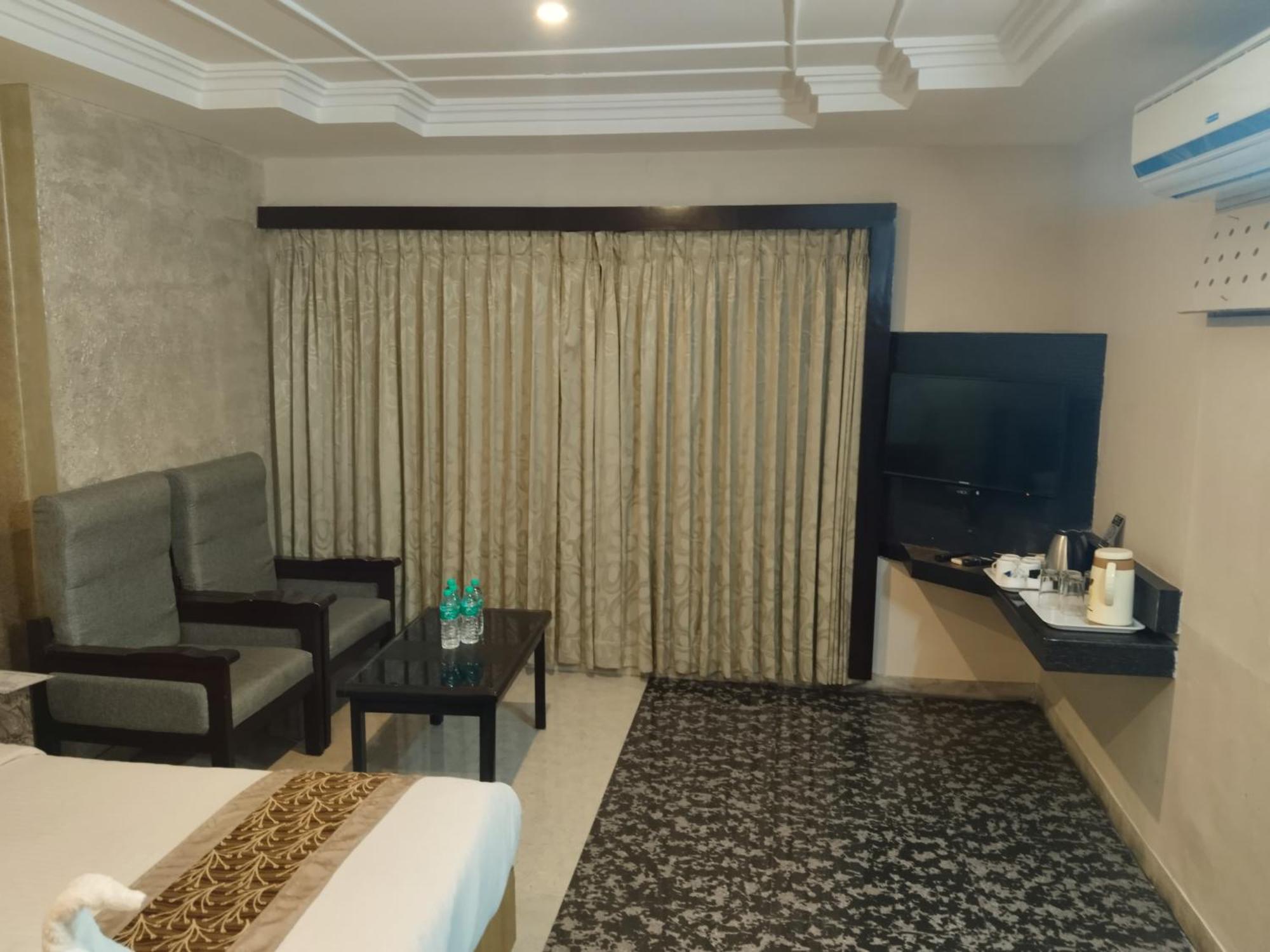 Hotel Mayas Tiruchirappalli Buitenkant foto