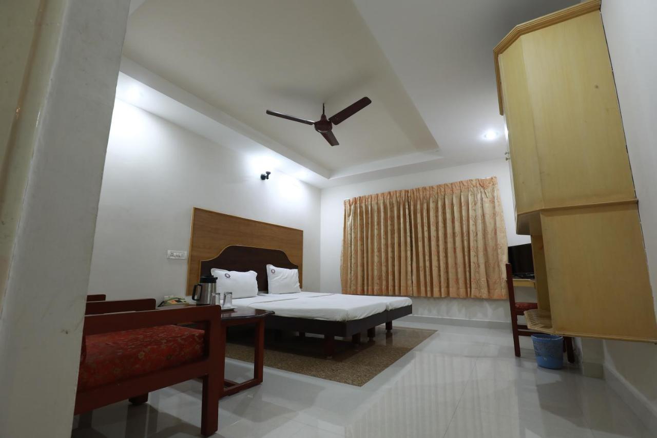Hotel Mayas Tiruchirappalli Buitenkant foto